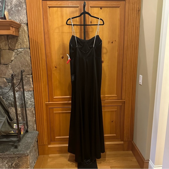 MAC DUGGAL CHARMEUSE RHINESTONE STRAP TRUMPET GOW - Picture 12 of 15